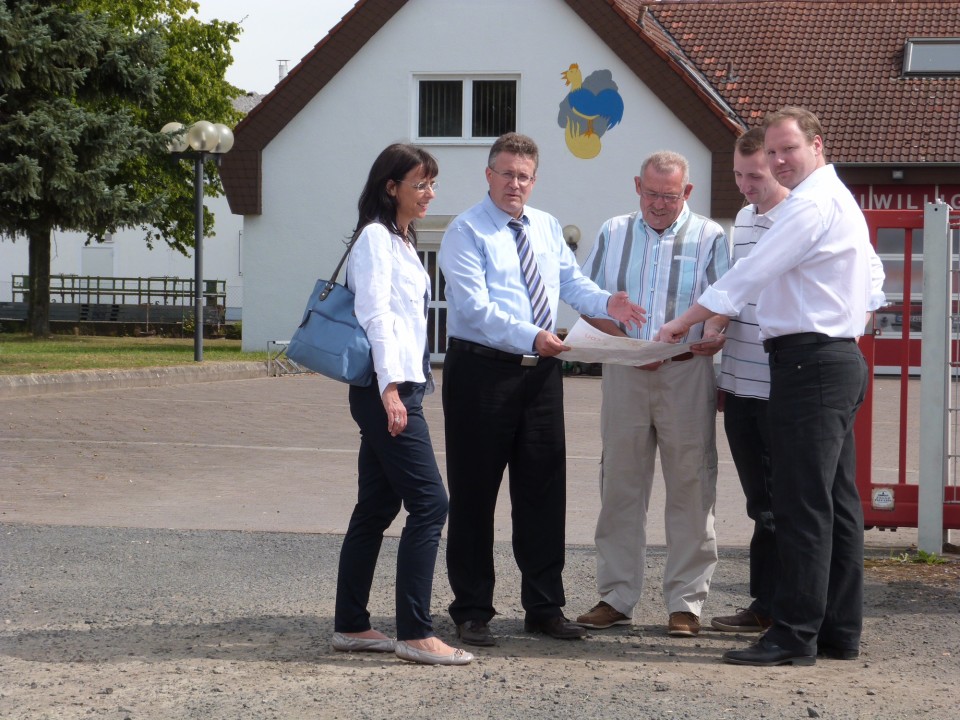 Die CDU Gelnhausen informierte sich mit Michael Reul MdL vor Ort.